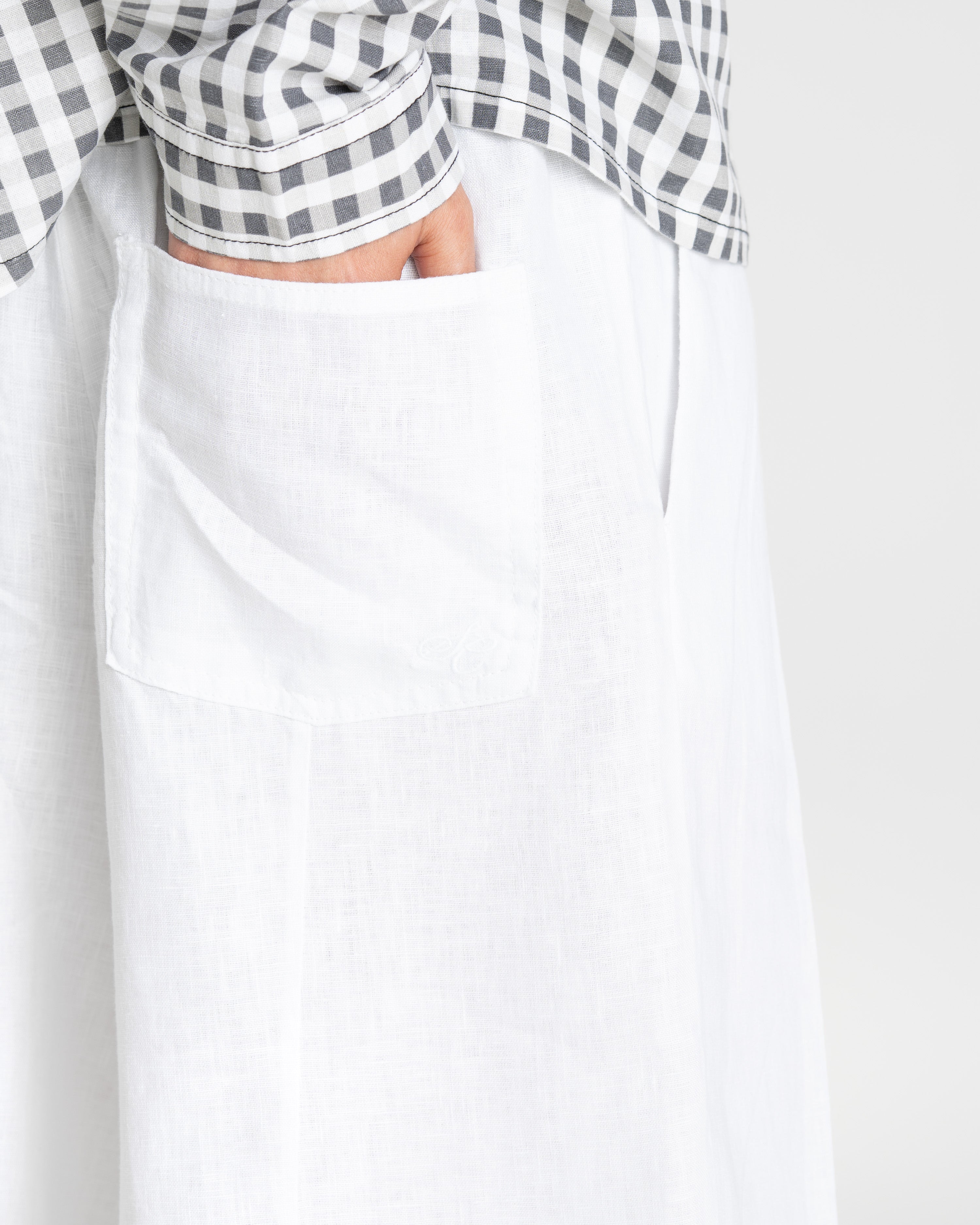 Pleated Baggy shorts White